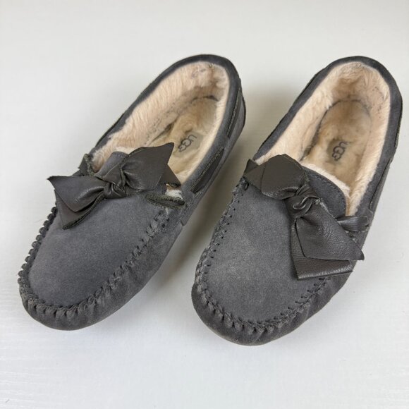 UGG Dakota Shearling Moccasin Slip On Bow Slippers S/N1020031 - Picture 1 of 11